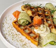 Вафли с пармезаном и лососем