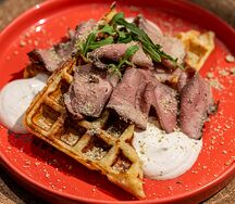 Картофельная вафля с пастрами