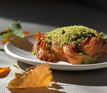 Дениш с фисташкой