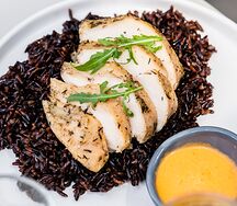 Рулет из индейки с рисом Nero