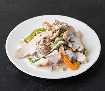 Курица с грибами в сливочном соусе