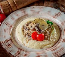 Бефстроганов с картофельным пюре