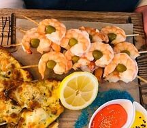 Шашлычок из креветок с соусом из шафрана