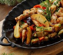Горячая сковородка с курицей