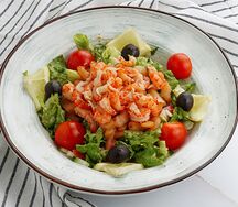 Салат с раковыми шейками