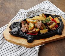 Горячая сковородка со свининой