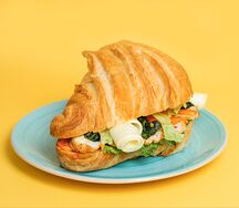Круассан с курицей