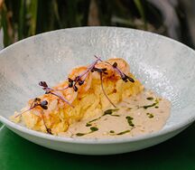 Скрэмбл с креветкой и соусом шампань