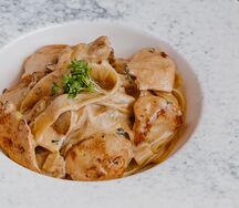 Фетучини с курицей и грибами