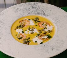 Тыквенный крем-суп с креветкой и страчателлой 