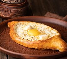 Хачапури по-аджарски с копчёной курицей