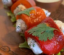 Рулетики из печеного перца