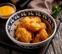 Цветная капуста, хрустящая панировка с сырным соусом