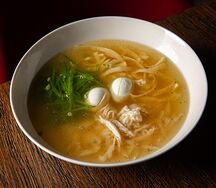Куриный бульон с домашней лапшой