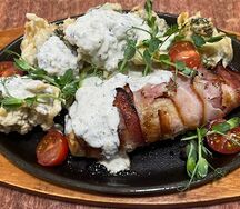 Куриная грудка в беконе с сыром моцарелла