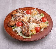 Салат Цезарь с курицей