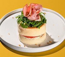 Панкейки с пастрами из говядины