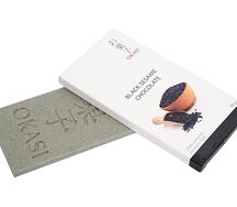 Шоколад Okasi с чёрным кунжутом