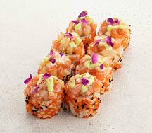 Ролл с опаленным лососем и гребешком (8 шт)