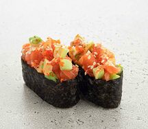 Острые суши с лососем (2 шт)