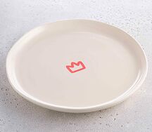 Бежевая керамическая тарелка