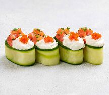 Острые суши с лососем и страчателлой (4 шт)