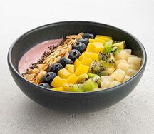 Фруктовый боул с клубничным кремом