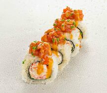 Ролл с камчатским крабом и соусом Том Ям (4 шт)