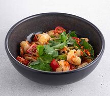 Лапша с креветками в соусе Том Ям