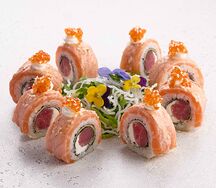 Ролл опаленная Филадельфия с красной икрой (8 шт)