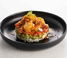 Поке с уткой и гуакамоле