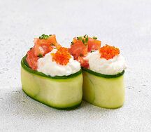 Острые суши с лососем и страчателлой (2 шт)