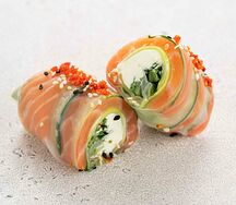 Спринг-ролл с лососем