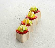 Шоколадный ролл с миндалем и фруктами (4 шт.)