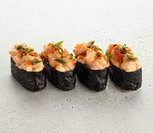 Запеченные суши с лососем (4 шт)