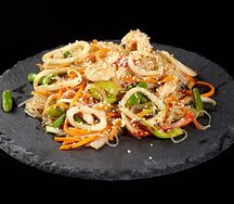 Фунчоза с курицей и овощи и соус на выбор