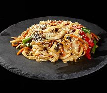 Удон с курицей и овощи и соус на выбор