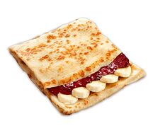 Блин с клубничным джемом и бананом