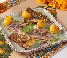 Сельдь бочковая с вареной картошечкой