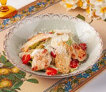Салат Цезарь с куриным филе 