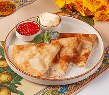С красной лососевой икрой
