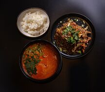 Том ям с курицей и рис с курицей