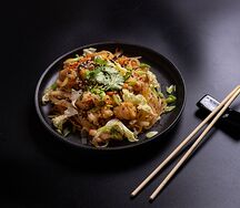 Рисовая лапша с морепродуктами и рыбно-лаймовым соусом