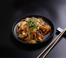 Стеклянная лапша с морепродуктами и рыбно-лаймовым соусом