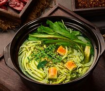 Рисовая лапша с супом из виноградного перца