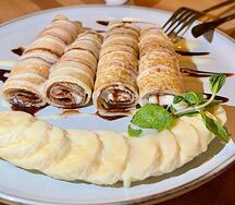 Блинчики с шоколадом и бананом