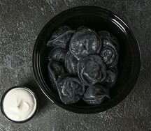 Черные пельмени с говядиной
