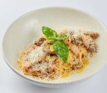 Паста с курицей и грибами