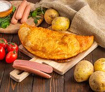 Чебурек с картофелем и сосиской