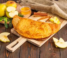 Чебурек с яблоком и корицей